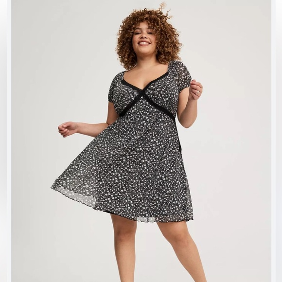 torrid Dresses & Skirts - torrid Black Floral Mini Dress